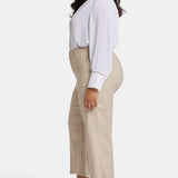 Wide Leg Cargo Capri Pants In Plus Size - Feather