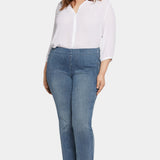 Pull-on Straight Jeans In Plus Size - Pristine