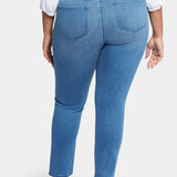 Le Silhouette Sheri Slim Jeans In Plus Size - Stunning